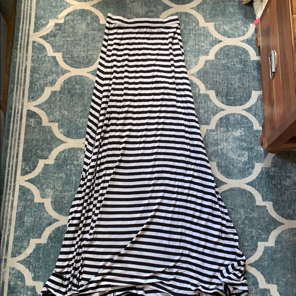Abercrombie & Fitch Black & White Maxi Skirt
